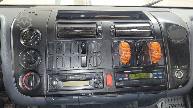 Dreiseitenkipper LKW Mercedes-Benz 1318 AK Kipper Kran 4X4 deutsches Fahrze