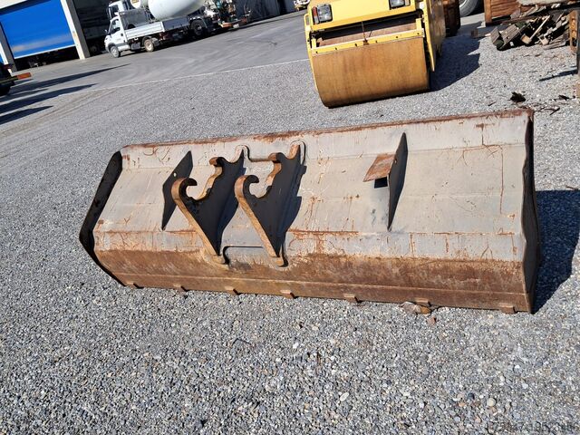 Wheeled excavator MECALAC 12MTX