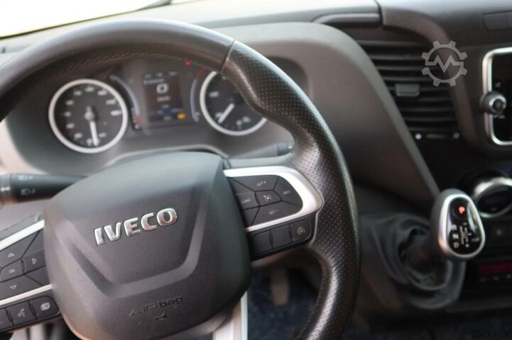 Iveco 50C18 C1 Rijbewijs. Laadvermogen 2184 KG. Hi-Matic Bak+klep 1.000 kg Iveco 50C18 C1 Rijbewijs. Laadvermogen 2184 KG. Hi-Ma...