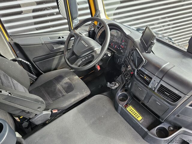 Car carrier van Iveco AD320S42 8x2 / RETARDER / WINCH / AUTO-TRANSPORTER