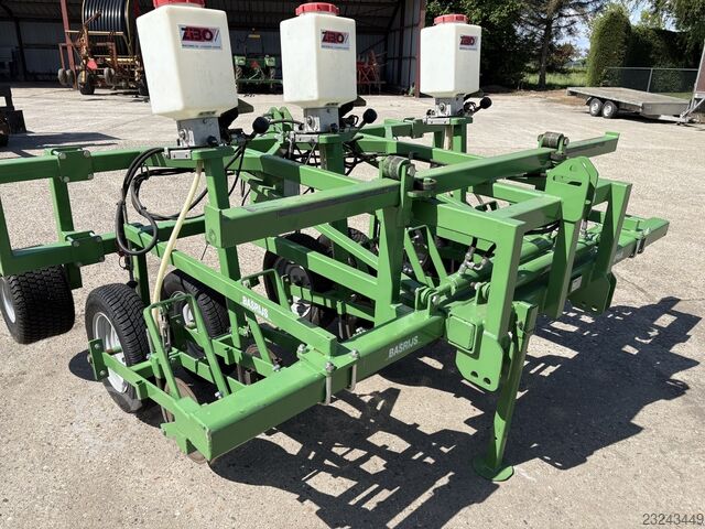 Basrijs 6-row granule harvester BASRIJS 3 x Zibo granulaatstrooier Basrijs