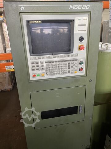 Senkerodiermaschine MAKINO EDNC64