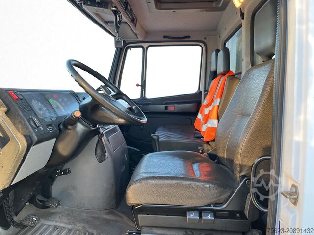 Box van Mercedes-Benz Vario 616 D Koffer Werkstattkoffer AHK Facelift
