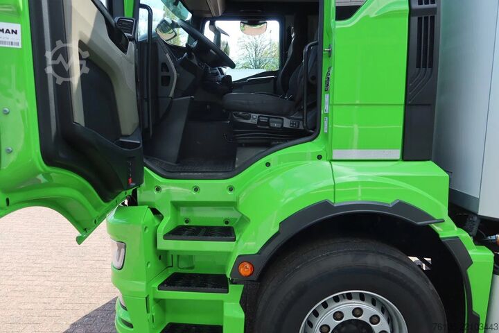 Refrigerated/freezer transport MAN TGS 26 26.330 6x2 Koel/Vries+Dhollandia 2500 kg