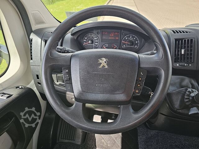 High-roof van PEUGEOT BOXER