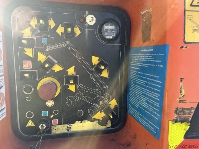 Articulated boom lift JLG E600JP