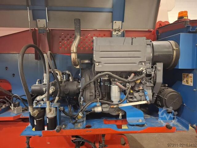 Telescopic boom lift Genie S-60 HC