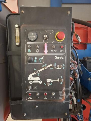 Telescopic boom lift Genie S-60 HC