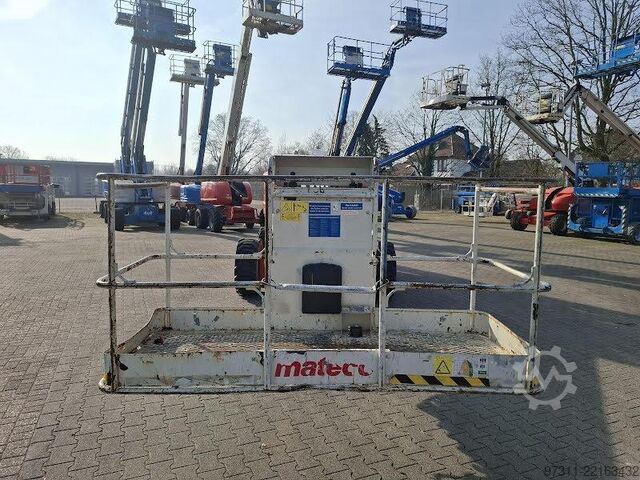 Telescopic boom lift Genie S-60 HC