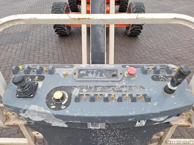 Articulated boom lift JLG 600AJ