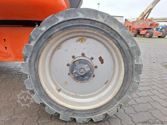 Articulated boom lift JLG 600AJ