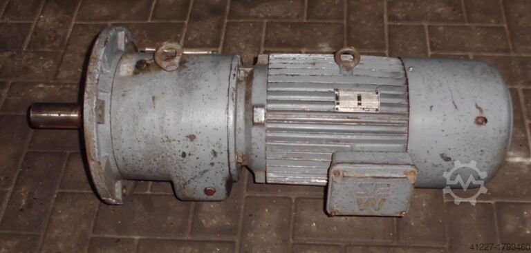 Getriebemotor 2,2/5,5 kW 36/144 U/min SEW-EURODRIVE RF83WD132ML-8-2BS/HL/TF