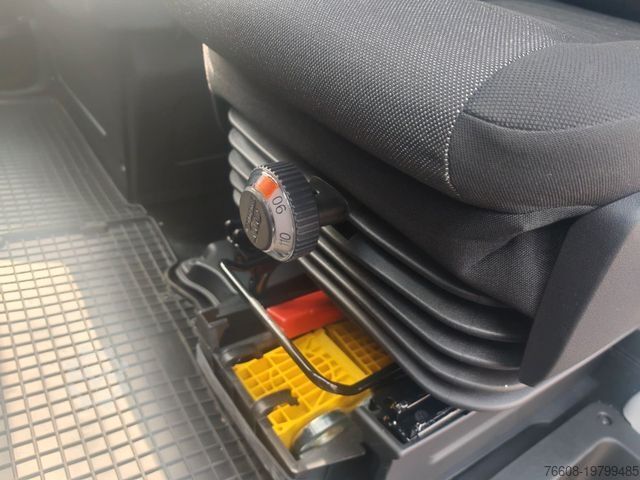 Box van IVECO Daily 35S18 Koffer + LBW Navi/ACC Tempomat