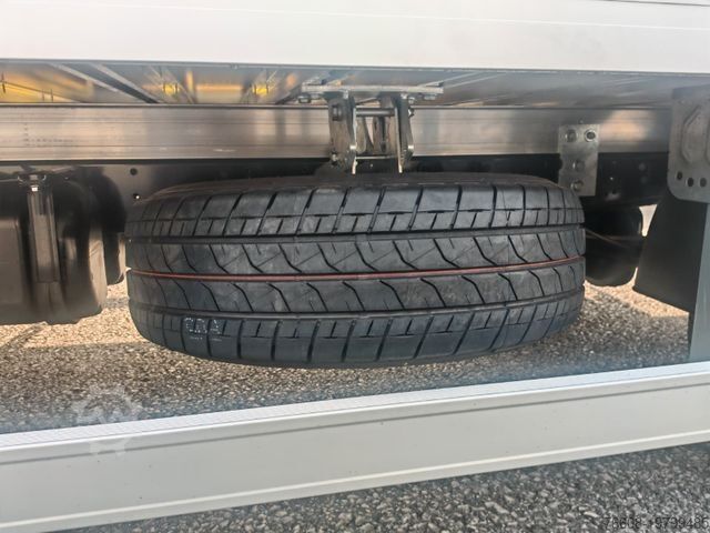 Box van IVECO Daily 35S18 Koffer + LBW Navi/ACC Tempomat