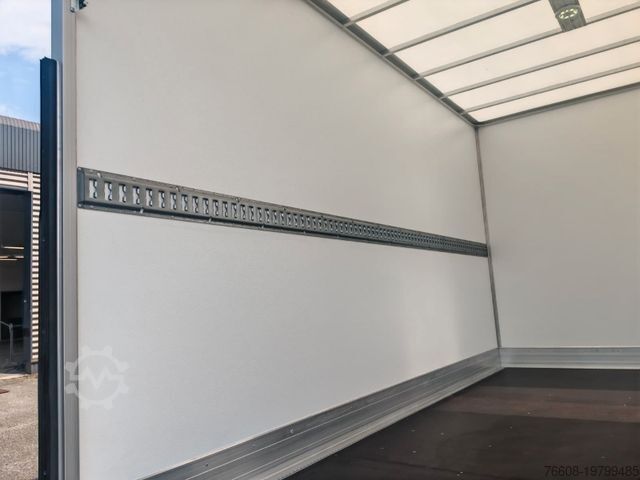 Box van IVECO Daily 35S18 Koffer + LBW Navi/ACC Tempomat