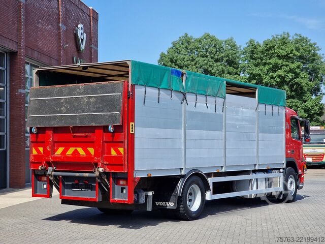 Cattle transport Volvo FM 300 4x2 - Livestock 1 deck - Ventilation - E...