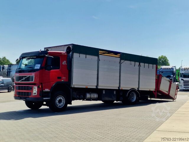 Cattle transport Volvo FM 300 4x2 - Livestock 1 deck - Ventilation - E...