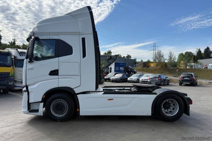 Standard SZM IVECO S-Way 490 4x2