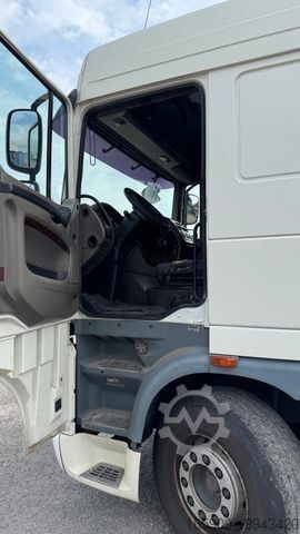 Hazardous materials truck DAF DAF XF 106.460 Retarder, 1. Hand, ADR