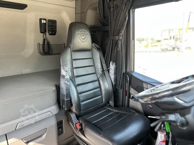 Standard tractor unit SCANIA 650 S