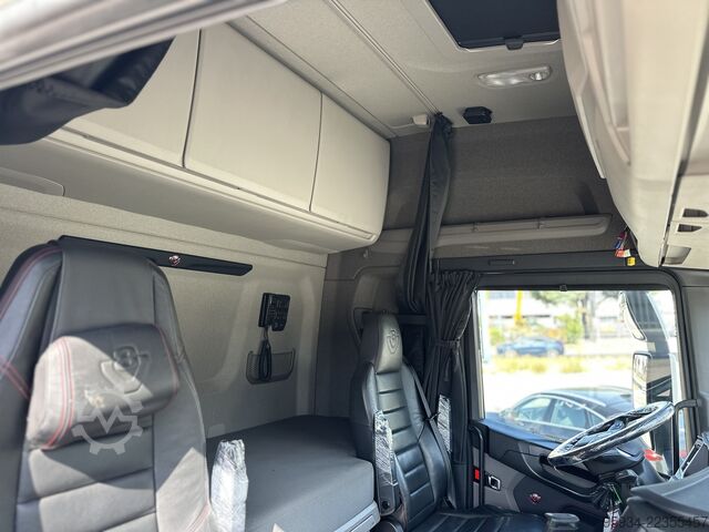 Standard tractor unit SCANIA 650 S