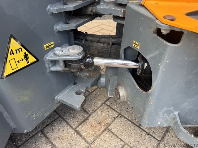 Giant D 254SW - mini loader - wheel loader - 2016 - bucket - fork carriage - 996 hours GIANT D 254SW  - mini Shovel - wiellader - 2016 - bak - vorkenbord - 996uur