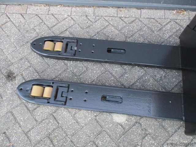 Pallet truck TOYOTA LPE200