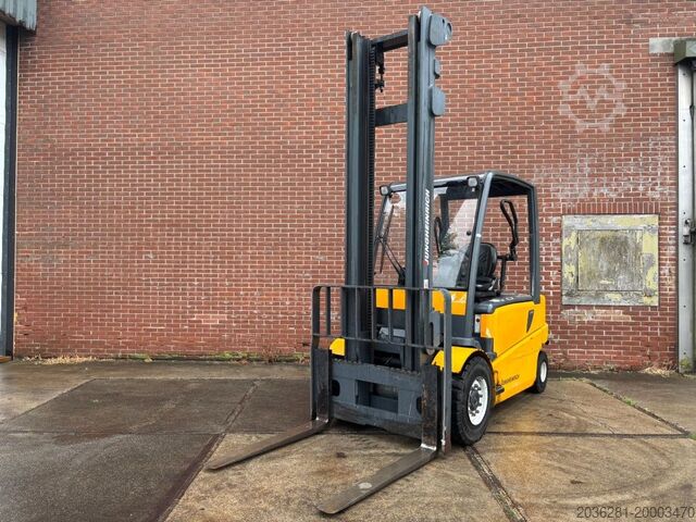 Electric 4-wheel forklift Jungheinrich EFG 430