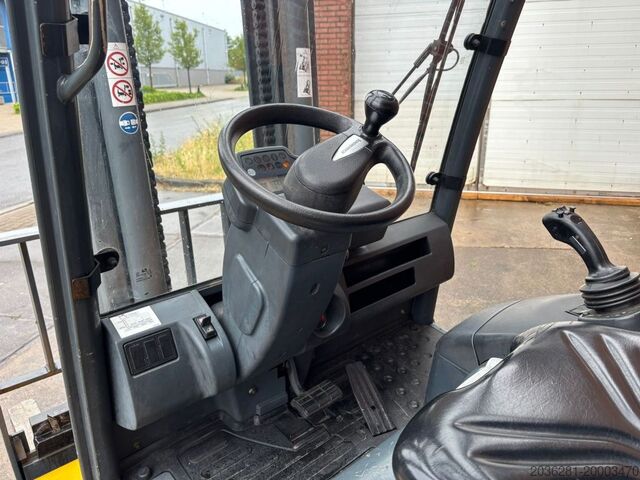 Electric 4-wheel forklift Jungheinrich EFG 430