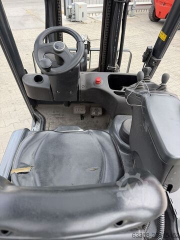 Electric 3-wheel forklift Linde E16H-02