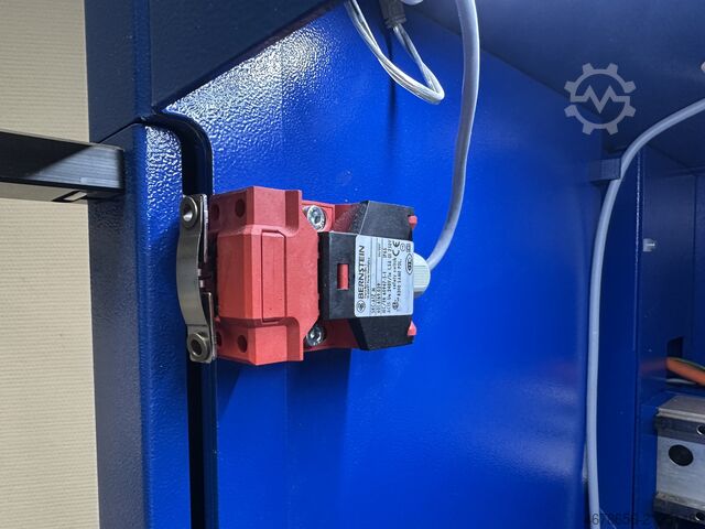 CNC Fräsmaschine mit Rotationsachse BZT Sondermodell mit Rotationsachse