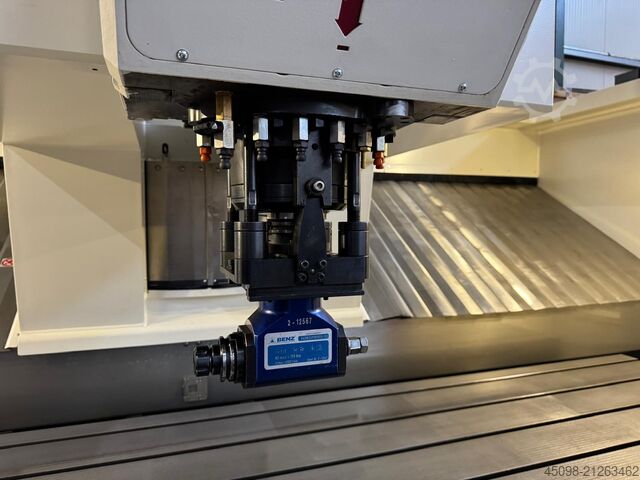 Vertikales Bearbeitungszentrum Hedelius BC100 -3500