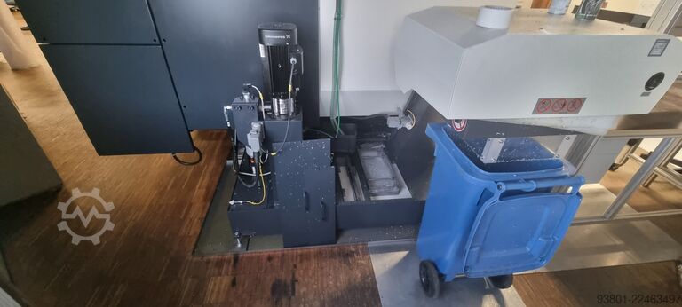 Vertical machining center DMG MORI M1