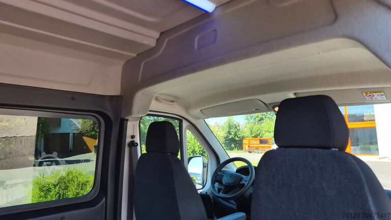 High top van PEUGEOT Boxer  Hochraum 9 Sitzer L3H2 verglast BlueHDi