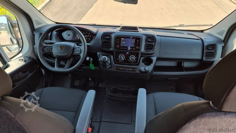 High top van PEUGEOT Boxer  Hochraum 9 Sitzer L3H2 verglast BlueHDi