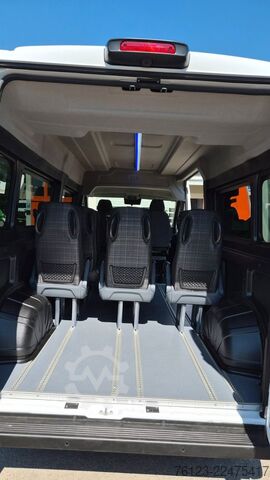High top van PEUGEOT Boxer  Hochraum 9 Sitzer L3H2 verglast BlueHDi