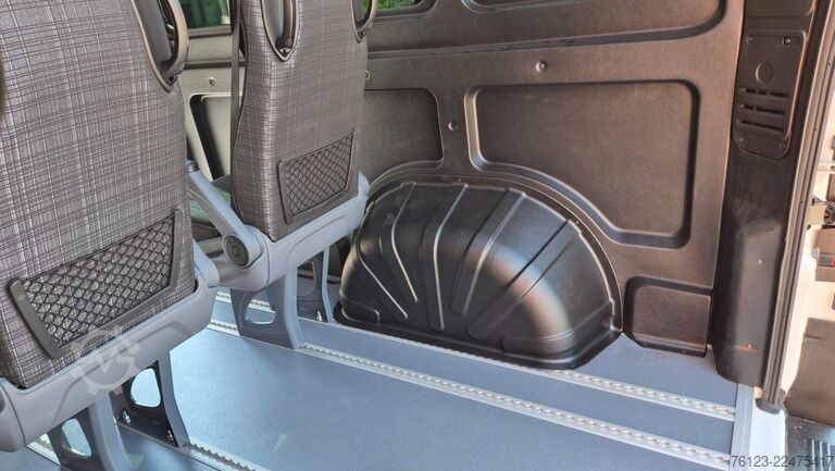 High top van PEUGEOT Boxer  Hochraum 9 Sitzer L3H2 verglast BlueHDi