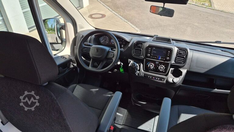 High top van PEUGEOT Boxer  Hochraum 9 Sitzer L3H2 verglast BlueHDi