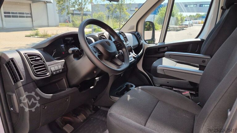 High top van PEUGEOT Boxer  Hochraum 9 Sitzer L3H2 verglast BlueHDi