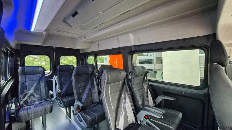 High top van PEUGEOT Boxer  Hochraum 9 Sitzer L3H2 verglast BlueHDi