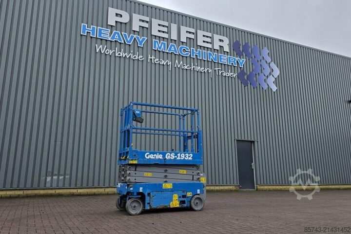Scissor lift Genie GS1932 Electric, Working Height 7.8 m, 227kg Capac
