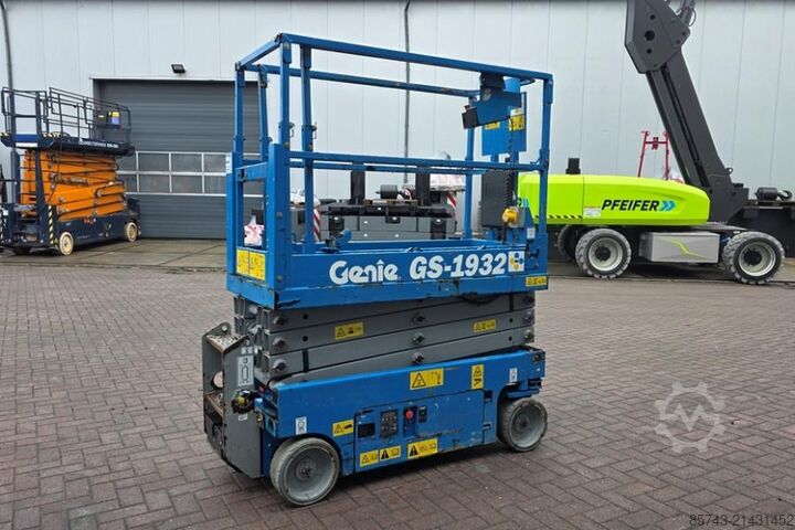 Scissor lift Genie GS1932 Electric, Working Height 7.8 m, 227kg Capac