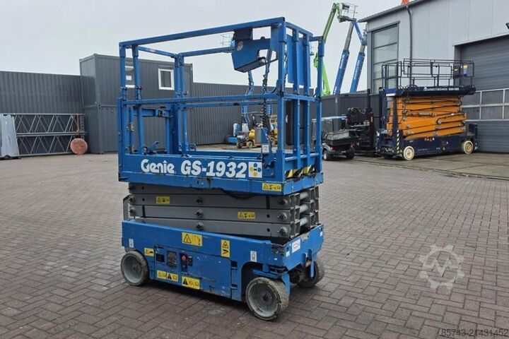 Scissor lift Genie GS1932 Electric, Working Height 7.8 m, 227kg Capac