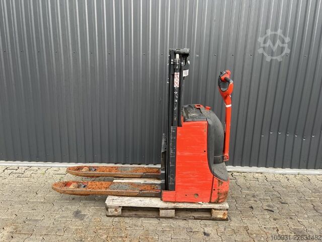 Deichselstapler Linde D06