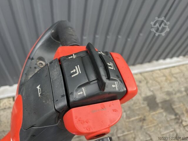 Deichselstapler Linde D06