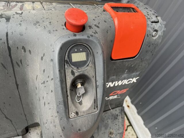 Deichselstapler Linde D06