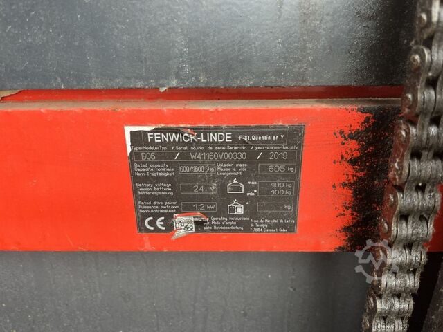Deichselstapler Linde D06