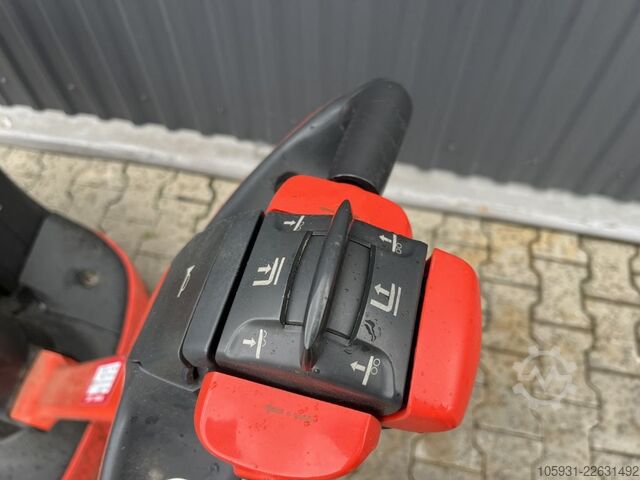 Deichselstapler Linde D06
