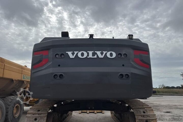 Crawler excavator Volvo EC 750 EL (On Transport)