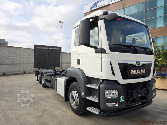 Truck chassis MAN TGS 26.360